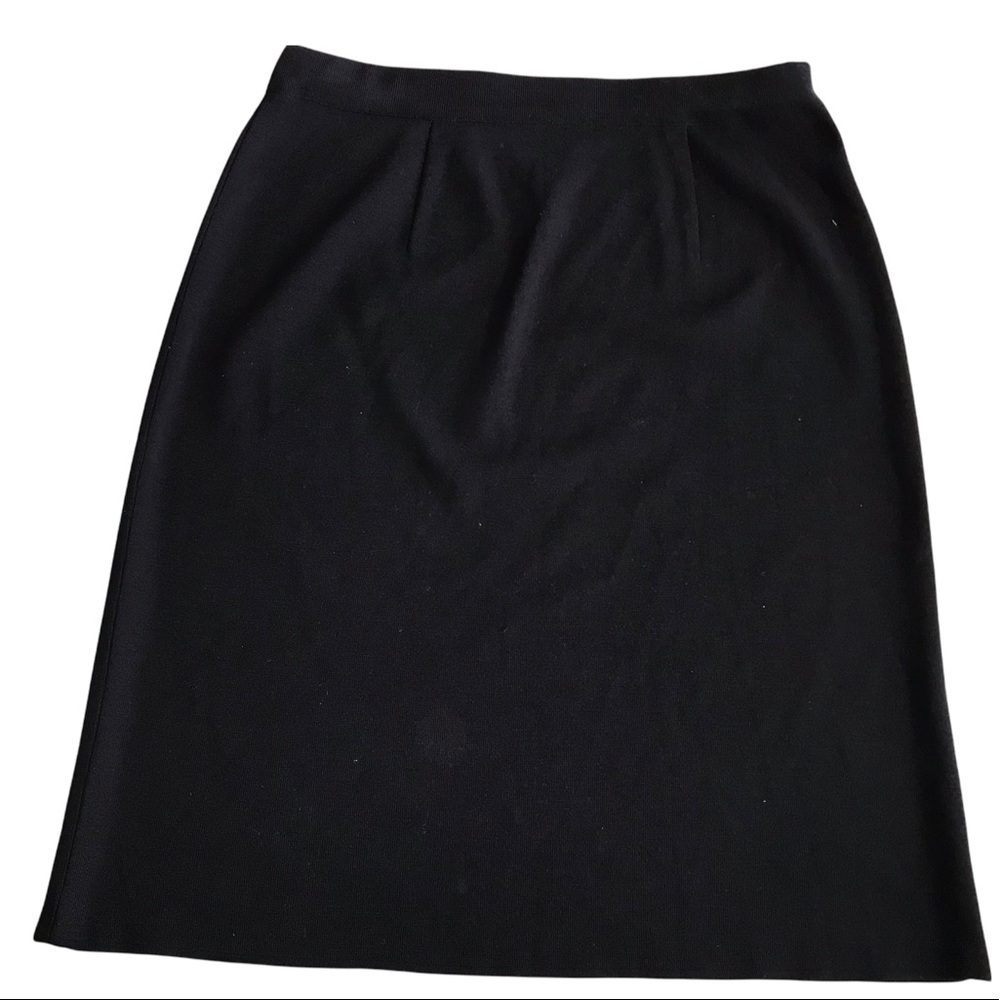 Misook black acrylic skirt, elastic waist, excellent condition size small